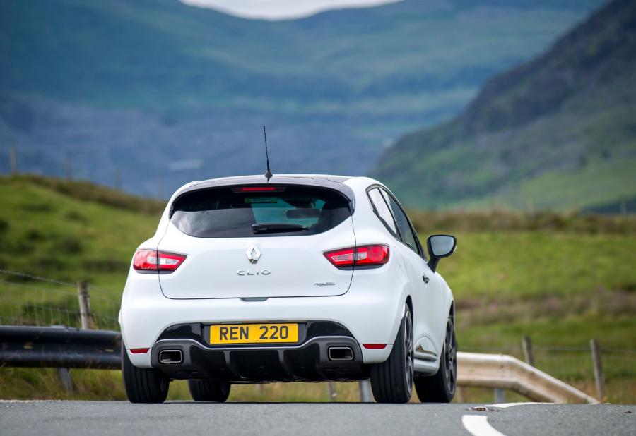  Renault Clio R.S. 220 Trophy 2015 года  (фото 32 из 48)